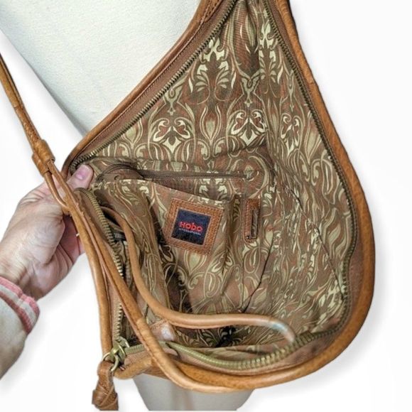 Vtg Hobo International Large Pebbled Leather Teardrop Crossbody Sling - Picture 12 of 16